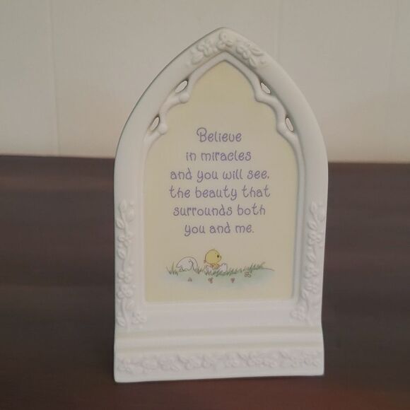 Vtg Precious Moments Porcelain Bisque Tabletop Cathedral Window Shaped Plaque - Picture 2 of 5